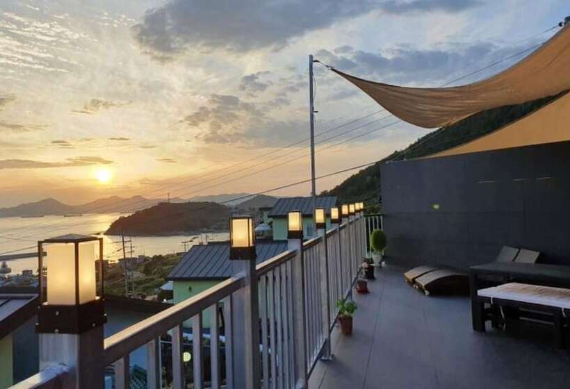 Namhae Cloud Berry Pension