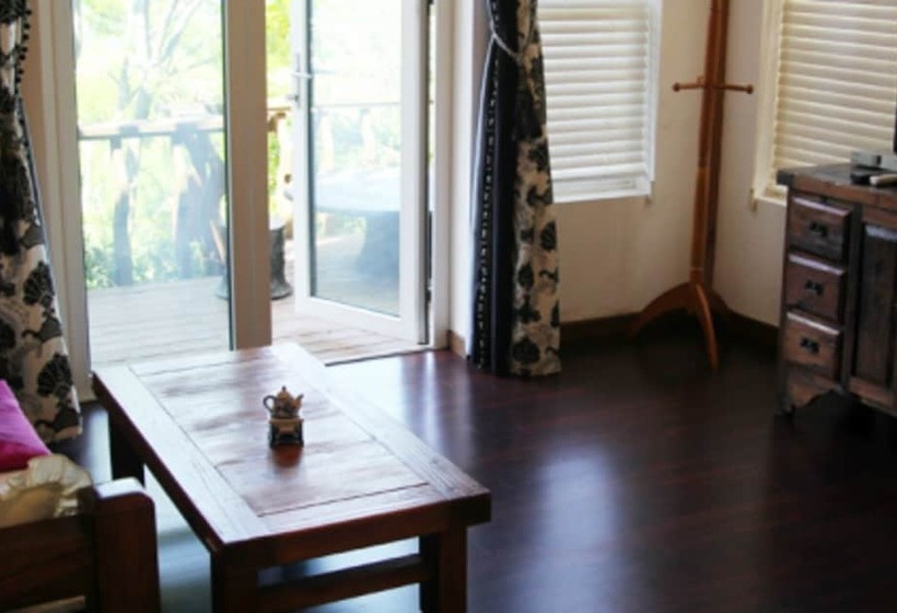 Namhae Seokbujak Jeongwon Pension