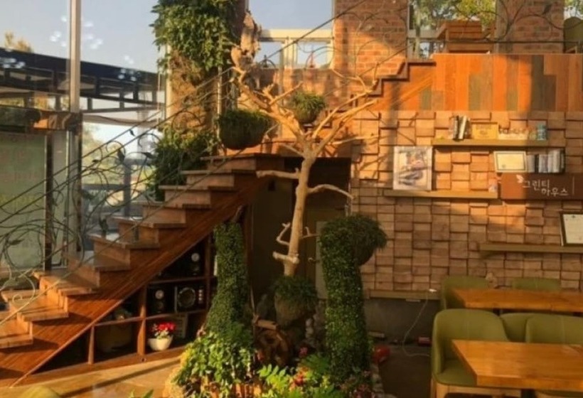 Namhae Seokbujak Jeongwon Pension