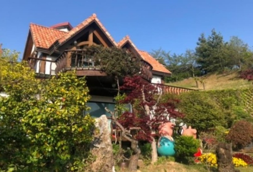 Namhae Seokbujak Jeongwon Pension