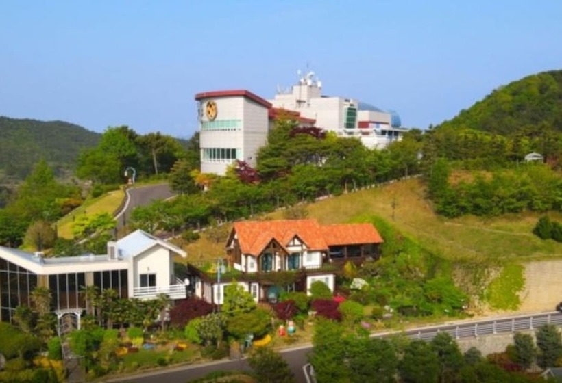 Namhae Seokbujak Jeongwon Pension