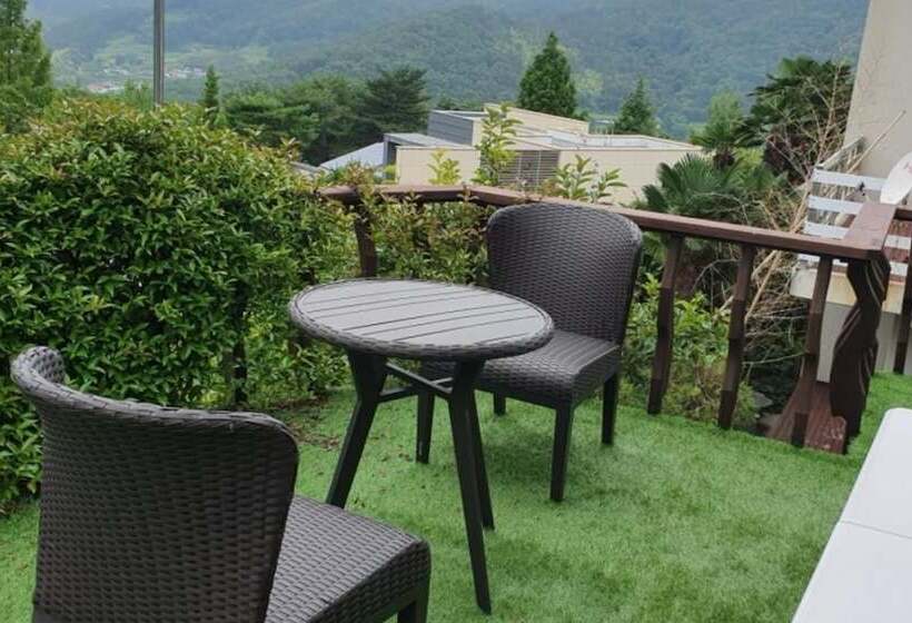 Namhae Seokbujak Jeongwon Pension