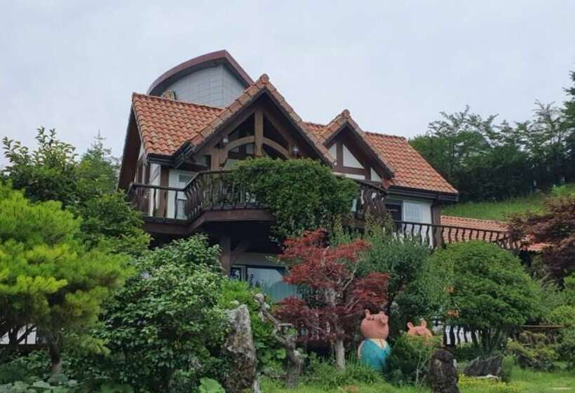 Namhae Seokbujak Jeongwon Pension