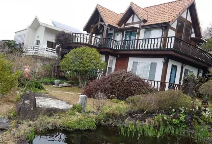 Namhae Seokbujak Jeongwon Pension