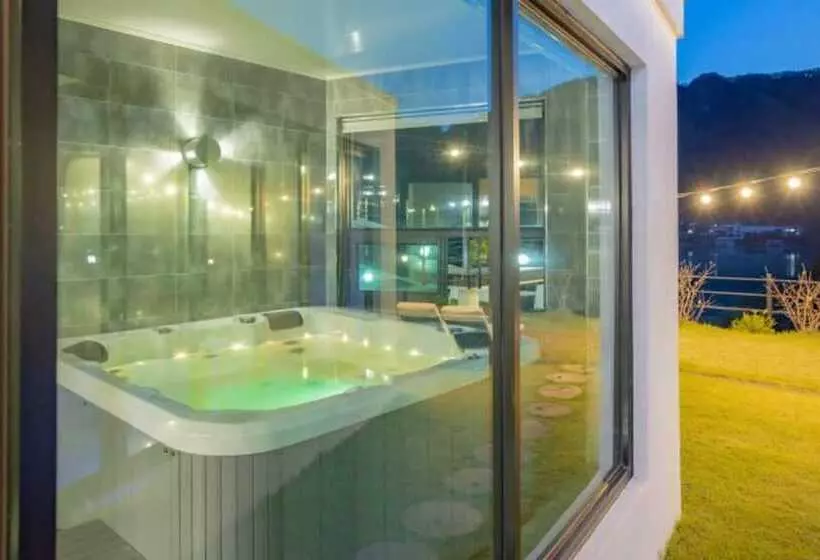 ペンション Gapyeong High Palace Pool Villa