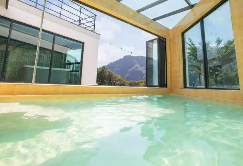 ペンション Gapyeong High Palace Pool Villa