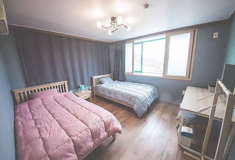 پانسیون Geojedo Gbro Guest House