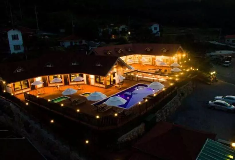 ペンション Sancheong Damga Pool Villa