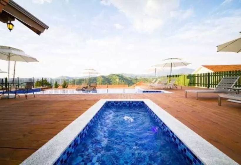 ペンション Sancheong Damga Pool Villa