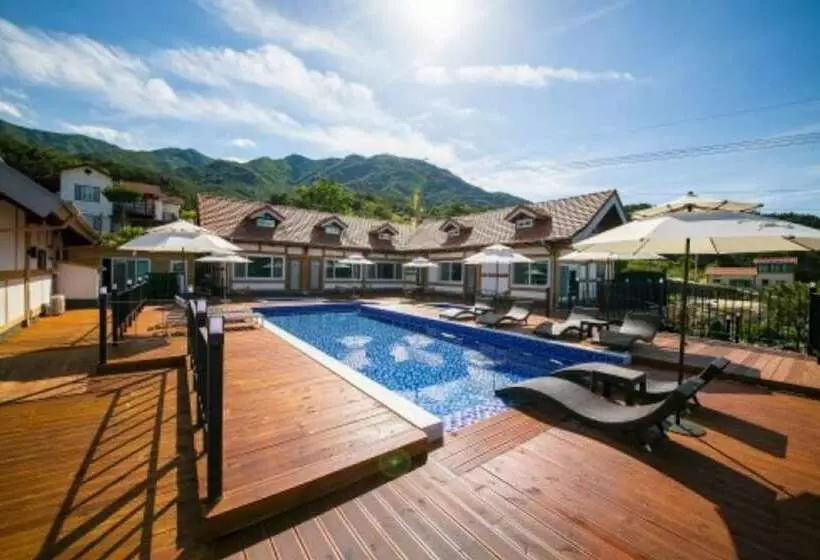 ペンション Sancheong Damga Pool Villa