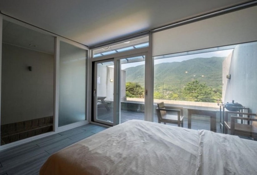 Pensão Sancheong Pool Villa Y