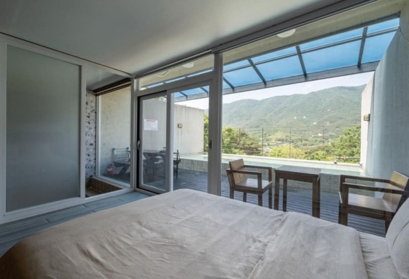 Pensão Sancheong Pool Villa Y