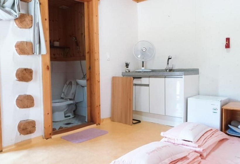Pyeongchang Hwangtogudeulmaeul Pension
