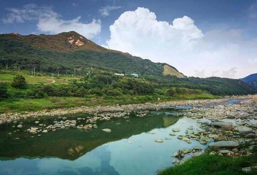 Sancheong Dolkkotdam Pension