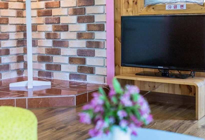 Sancheong Dolkkotdam Pension