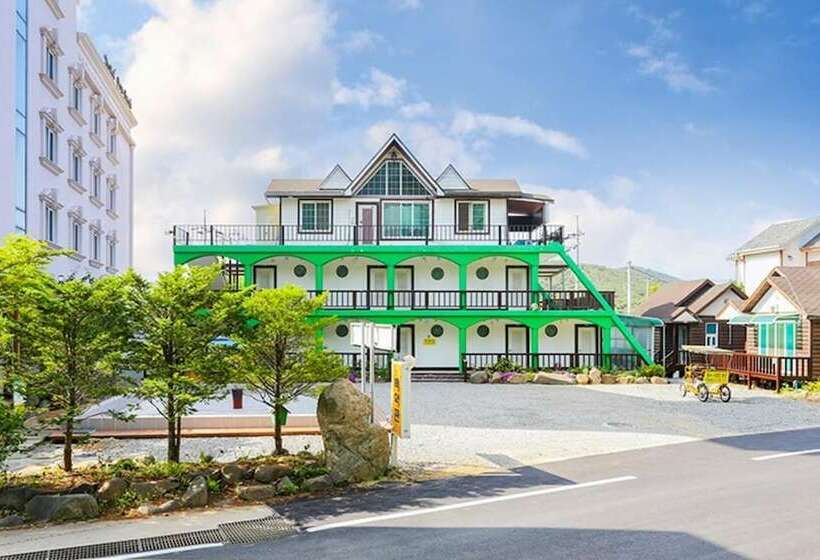 Taean Baegakgwan Pension