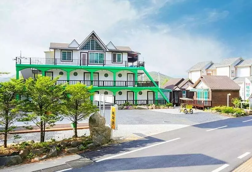 Taean Baegakgwan Pension