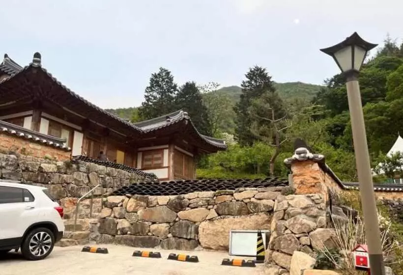 Wanju Hanok Pension Hyurim