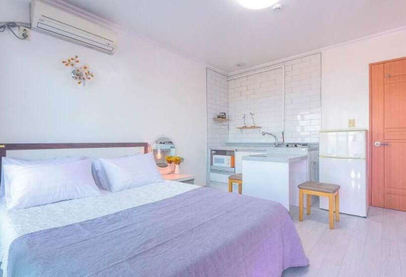 Yangyang Yemeusong Dongho Sea Pension