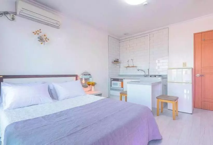 Yangyang Yemeusong Dongho Sea Pension