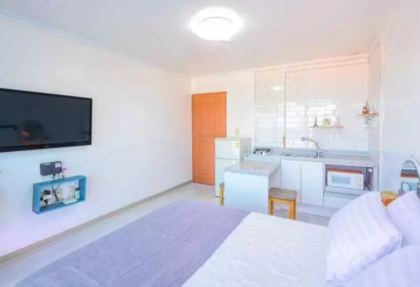 Yangyang Yemeusong Dongho Sea Pension