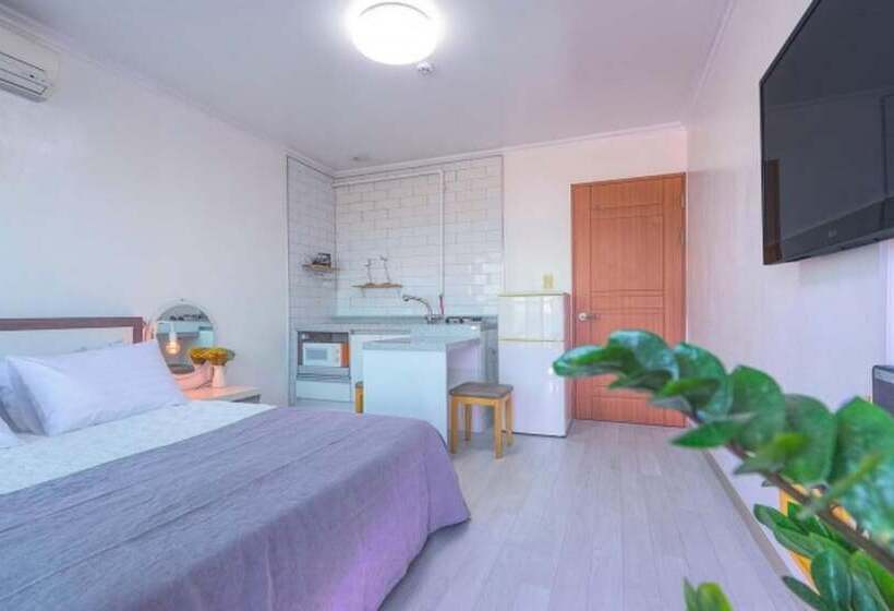 Yangyang Yemeusong Dongho Sea Pension