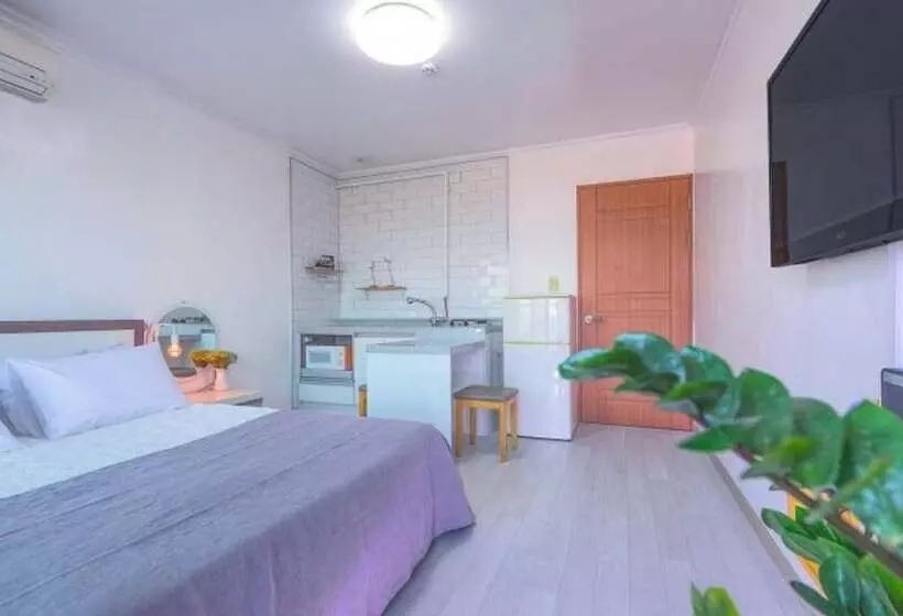 Yangyang Yemeusong Dongho Sea Pension