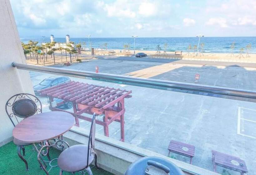 Yangyang Yemeusong Dongho Sea Pension