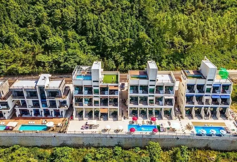 Yeosu Lastella Pension