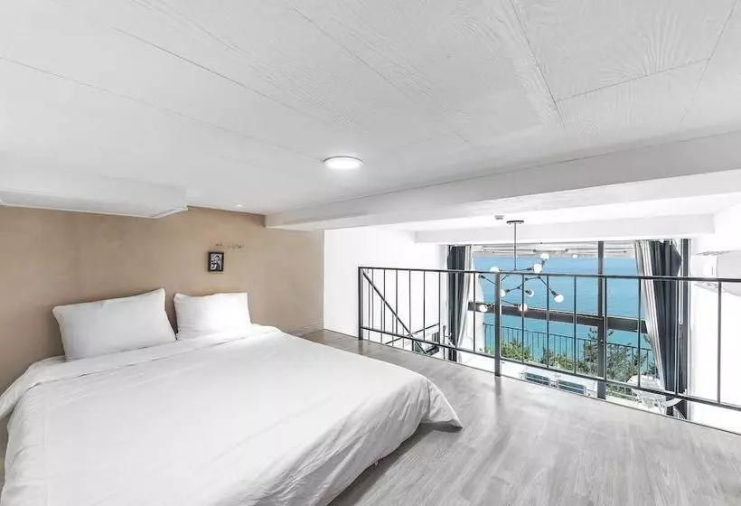 Yeosu Lastella Pension