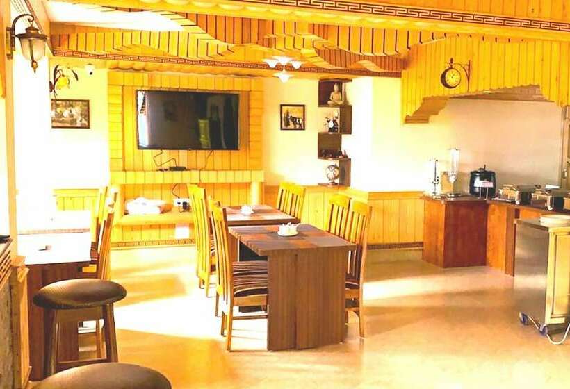 Hotel Golden Tashi Gakhil