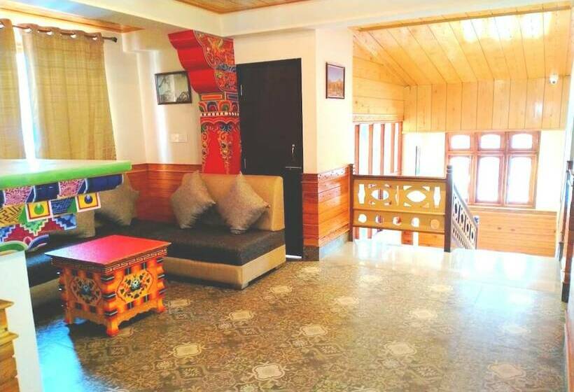 Hotel Golden Tashi Gakhil