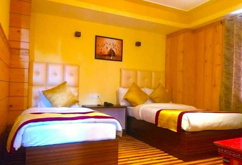 Hotel Golden Tashi Gakhil
