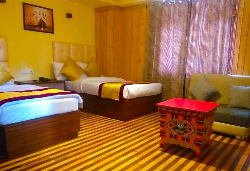 Hotel Golden Tashi Gakhil