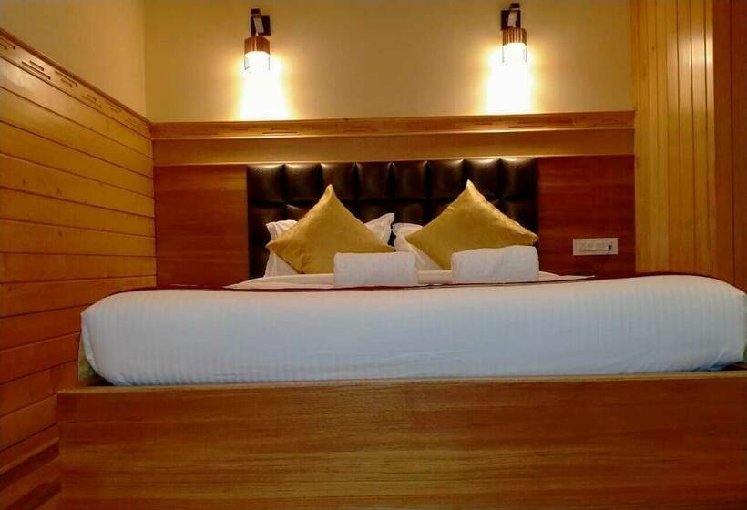 Hotel Golden Tashi Gakhil