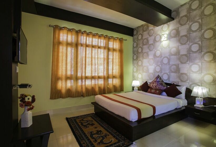 Hotel Golden Tashi Gakhil