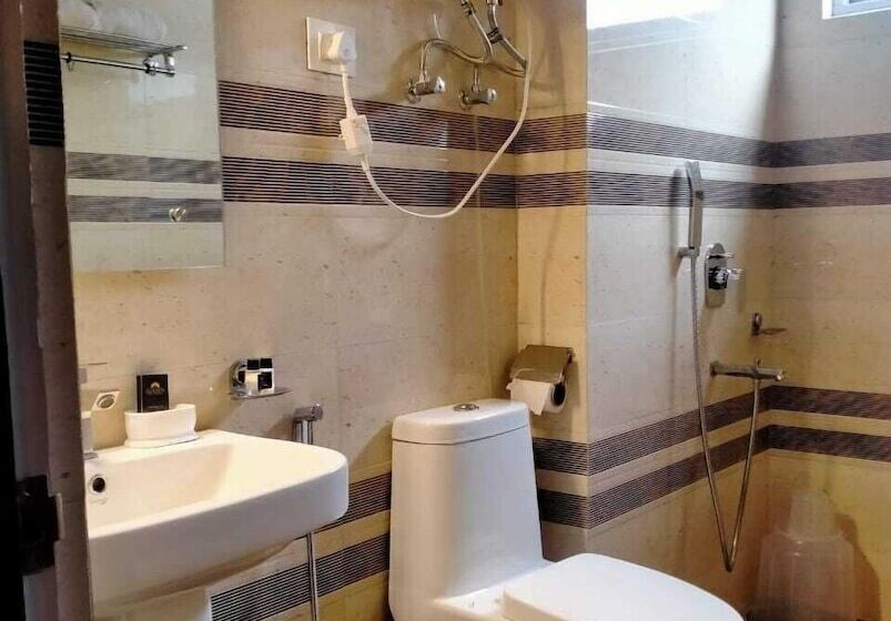 Hotel Golden Tashi Gakhil