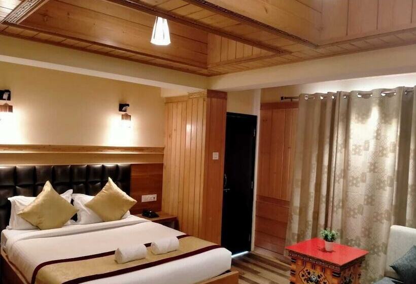 Hotel Golden Tashi Gakhil