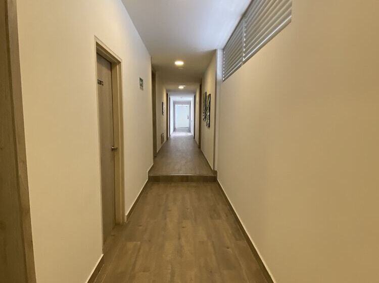 Отель La Esperanza Ciudad Jardin