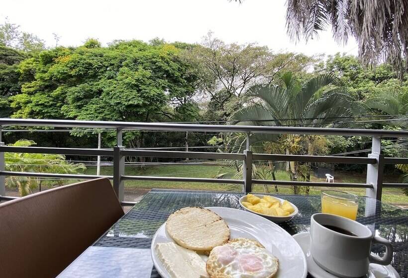 Отель La Esperanza Ciudad Jardin