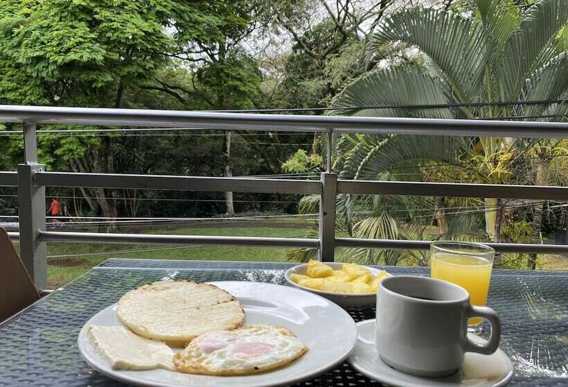Отель La Esperanza Ciudad Jardin