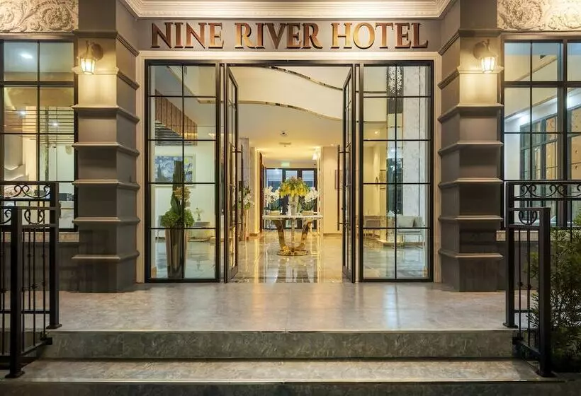 Hotelli Nine River
