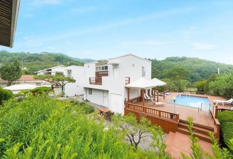 בית מלון כפרי Pocheon Good Terrace Pension