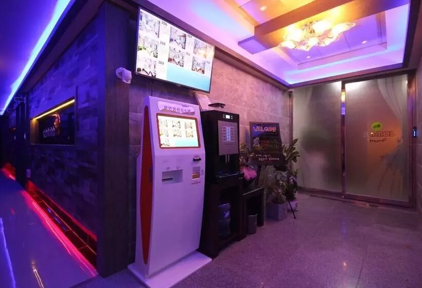 Jinju Comma Self Check In Motel