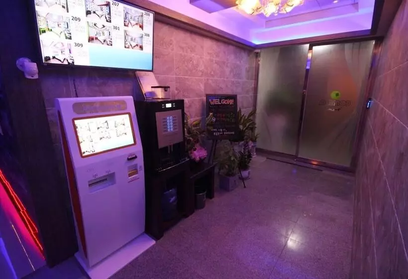 Jinju Comma Self Check In Motel