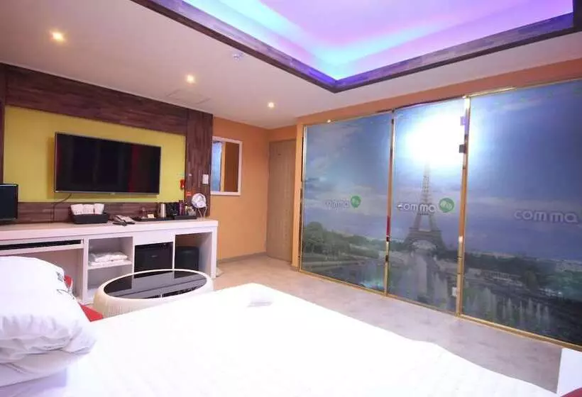 Jinju Comma Self Check In Motel