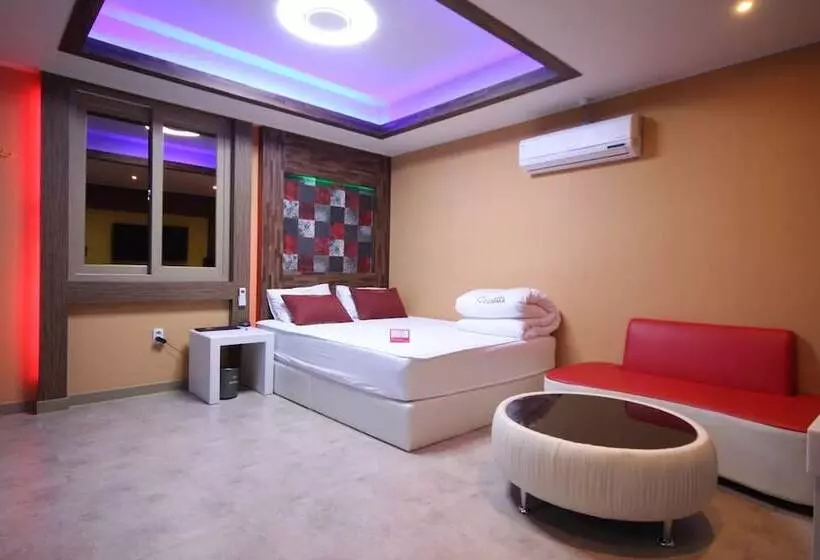 Jinju Comma Self Check In Motel