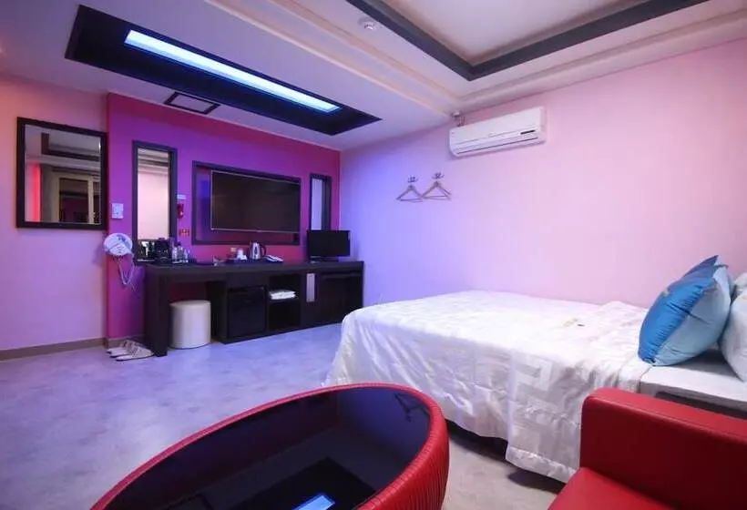 Jinju Comma Self Check In Motel