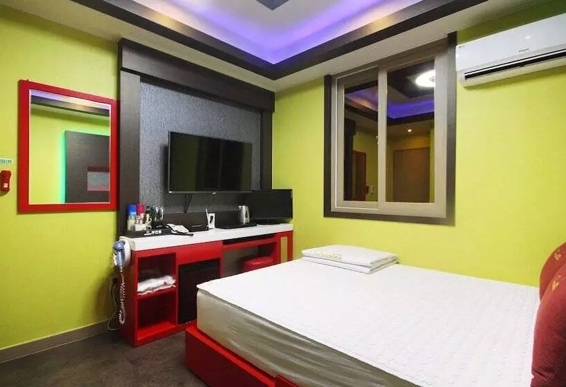 Jinju Comma Self Check In Motel
