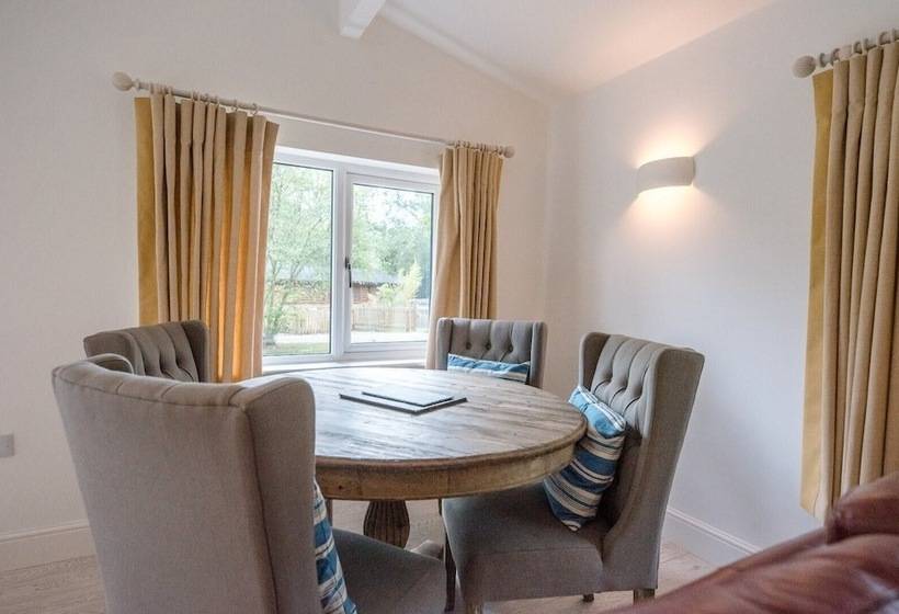 Laurel Lodge Kingfishers